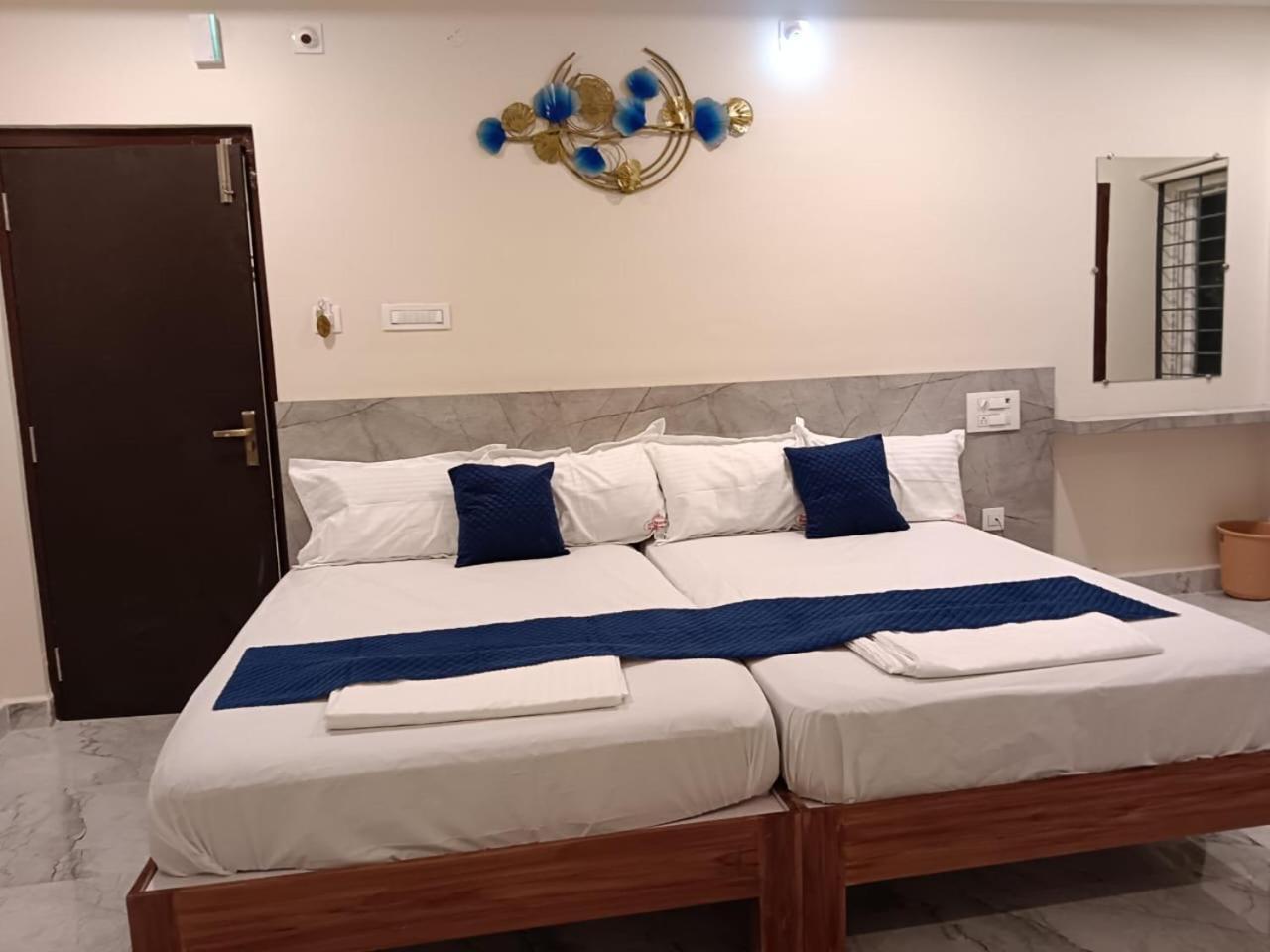 Отель Sri Ganesh Residency Тирупати Экстерьер фото