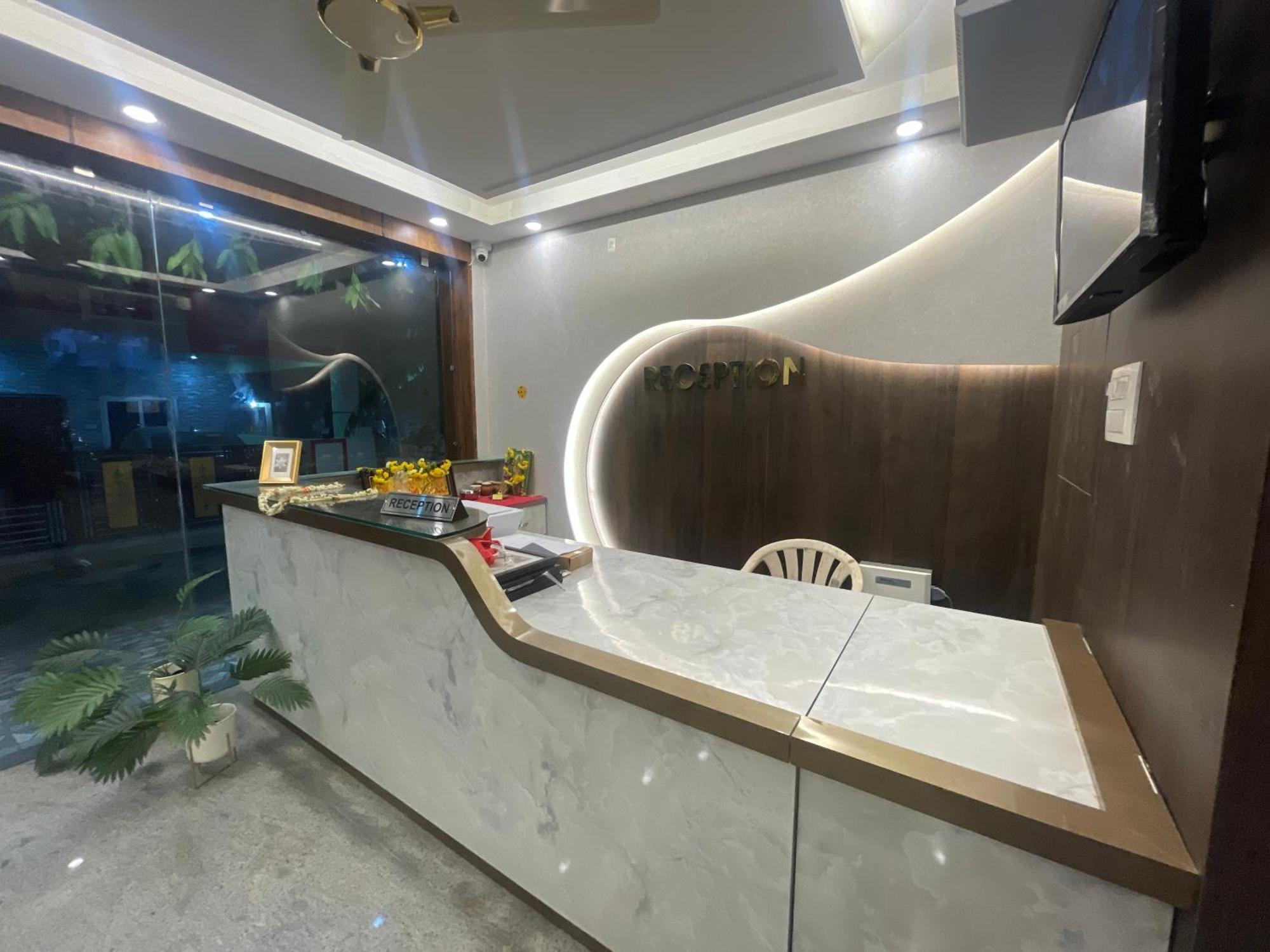 Отель Sri Ganesh Residency Тирупати Экстерьер фото