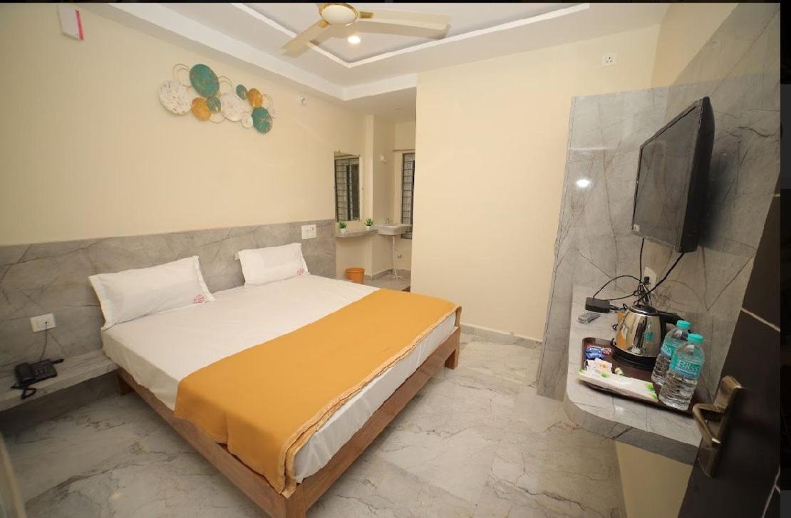 Отель Sri Ganesh Residency Тирупати Экстерьер фото