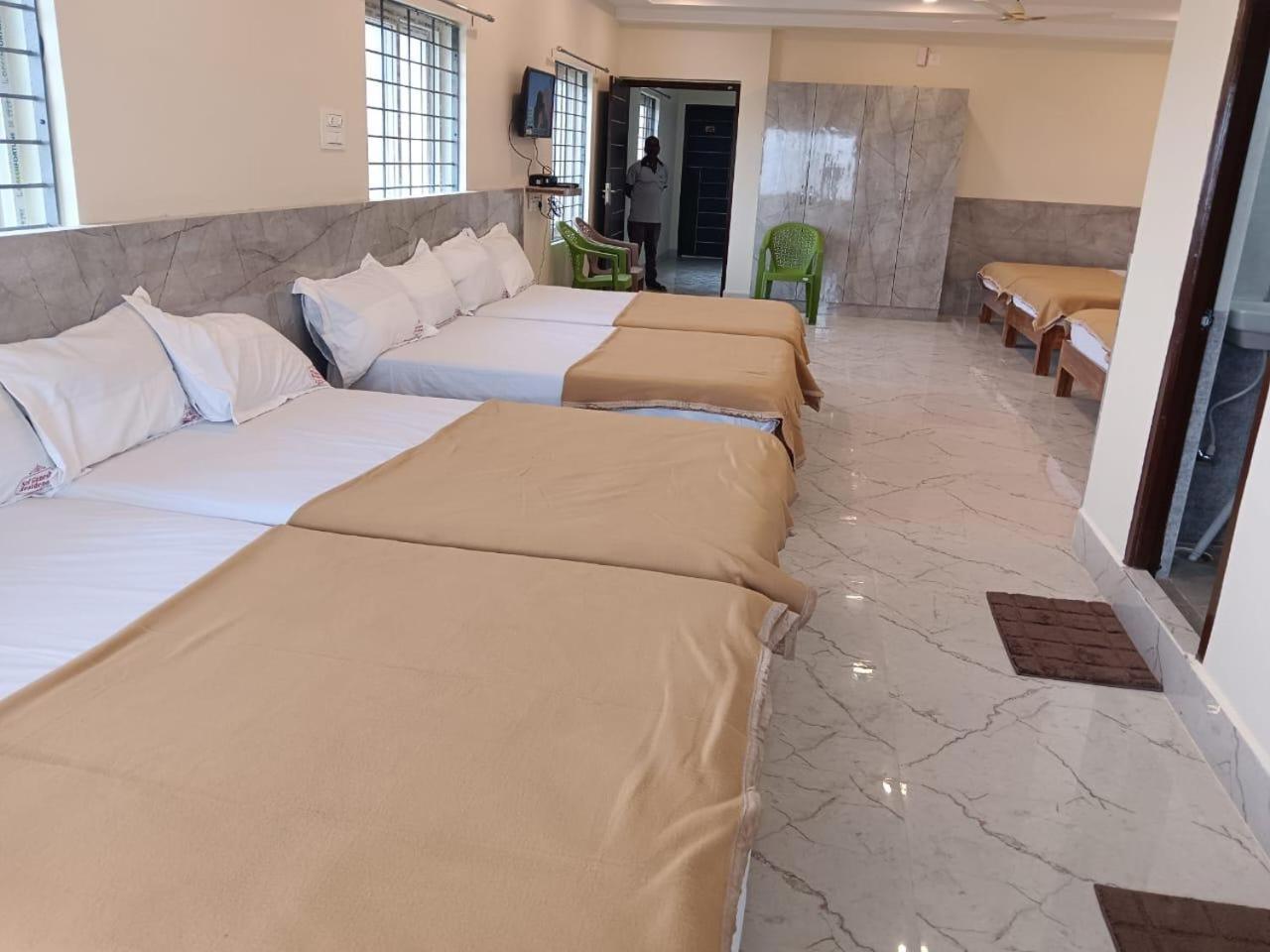 Отель Sri Ganesh Residency Тирупати Экстерьер фото